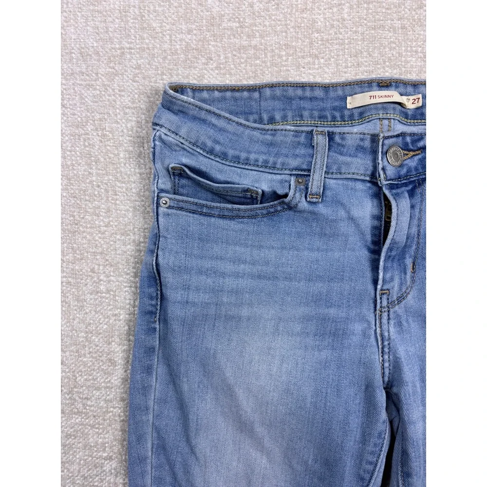 Levis levis 711
